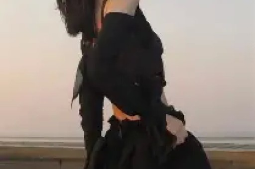 “假洋牌”售后无门带货女演员张静初面临47人集体诉讼